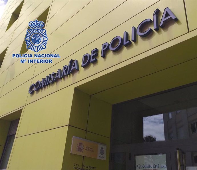 Archivo - Sucesos.- Policía Nacional detiene a un hombre por robar presuntamente bolso que contenía 700 euros para pagar alquiler
