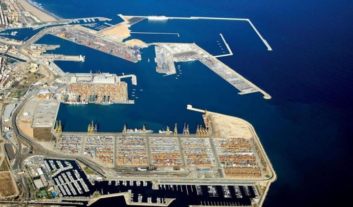 Archivo - Vista aérea del Puerto de Valencia