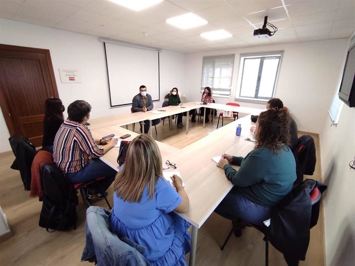 Reunión de la confluencia de IU y Podemos con trabajadoras del Servicio de Ayuda a Domicilio de CCOO