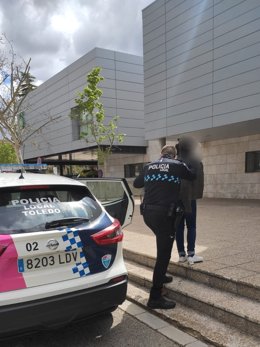 Detenida en Toledo tras cortar en la cara con una copa a su pareja por hacer una fiesta con amigos en su casa