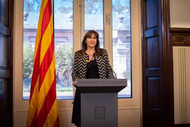 La presidenta del Parlament, Laura Borràs, ofrece una rueda de prensa en la Cámara catalana.