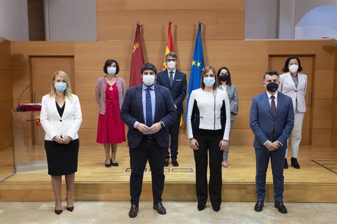 El jefe del Ejecutivo regional preside el acto de toma de posesión de los nuevos secretarios generales de las consejerías,