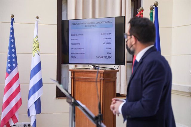 El concejal de Derechos Sociales y Vivienda, Francisco Pomares, presenta el presupuesto del área de 2021