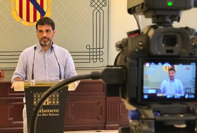 Archivo - El portavoz adjunto de MÉS per Mallorca en el Parlament balear, Josep Ferr. 