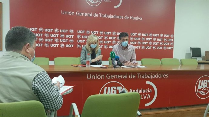 La secretaria general de UGT-A, Carmen Castilla, junto al secretario general de UGT en Huelva, Sebastián Donaire.