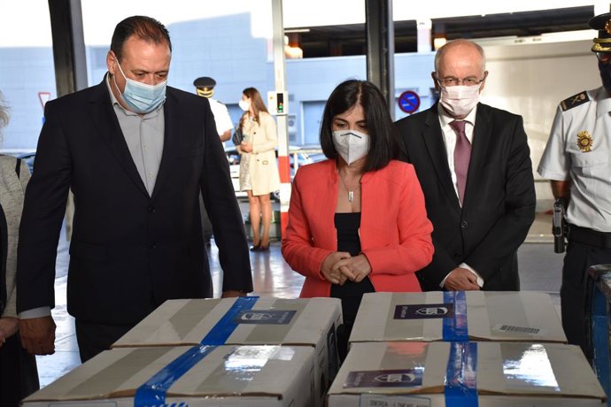 La ministra de Sanitat, Carolina Darias, a la recepció de vacunes a l'Aeroport de Gran Canria.