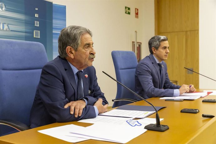 Archivo - El presidente de Cantabria, Miguel Ángel Revilla, y el vicepresidente, Pablo Zuloaga