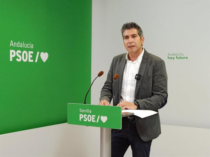 El secretario de Relaciones Institucionales del PSOE de Sevilla, Juan Borrego