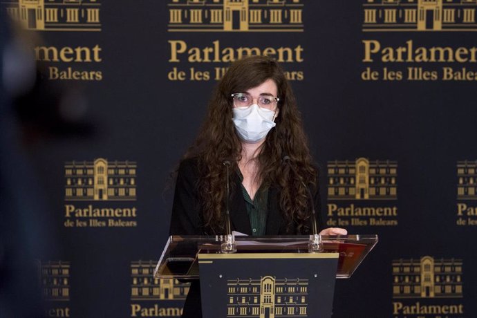 La portavoz adjunta de Unidas Podemos en el Parlament, Esperana Sans, en una rueda de prensa.