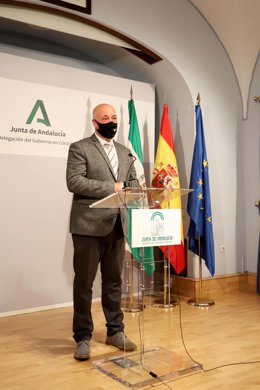 El presidente de la Diputación de Córdoba, Antonio Ruiz, informa sobre el proyecto 'Córdoba Distrito Smart' en las zonas norte y sur.