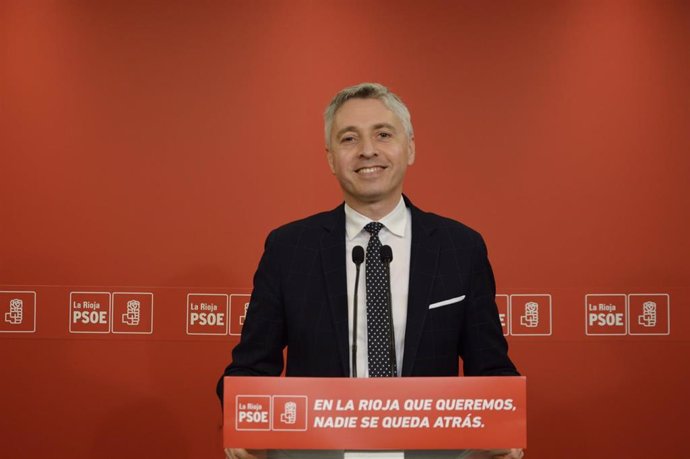 El secretario general del PSOE de La Rioja, Francisco Ocón, en comparecencia de prensa