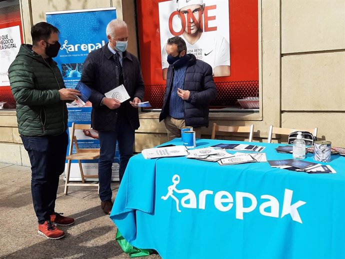 AREPAK sale a la calle en Logroño por el Día Mundial del Parkinson