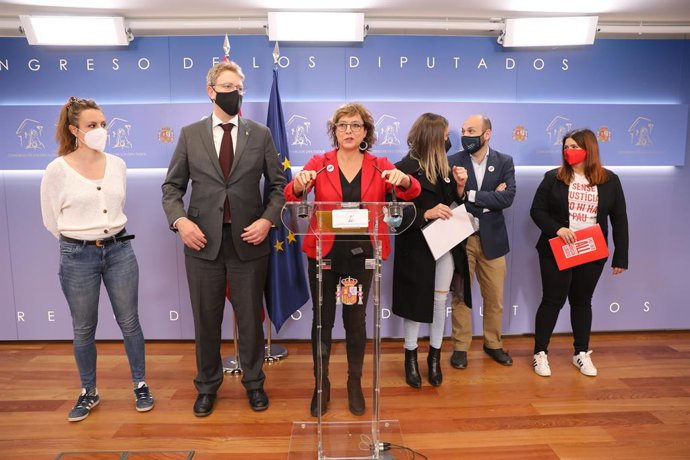 Diputats d'ERC, Junts, la CUP i el PDeCat presenten la llei d'amnistia al Congrés dels Diputats.