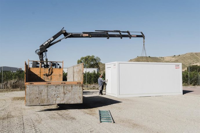 El Ayuntamiento de Aitona (Lleida) ha empezado a colocar módulos prefabricados para positivos en Covid-19.