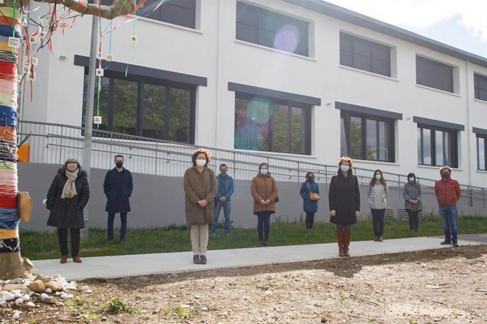 Foto de grupo en la visita a las instalaciones