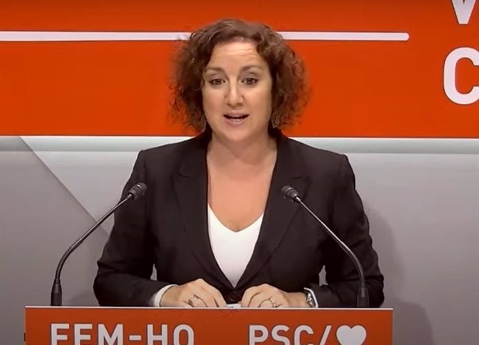 La portavoz del PSC en el Parlament, Alícia Romero, en rueda de prensa.