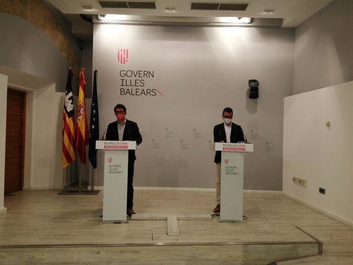 El portavoz del Govern, Iago Negueruela, y el conseller de Fondos Europeos, Universidad y Cultura, Miquel Company.