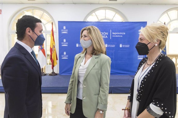 El presidente de la Diputación de Almería con la secretaria general de Vivienda