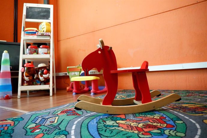 Archivo - Un caballito de madera en un centro de ocio infantil.