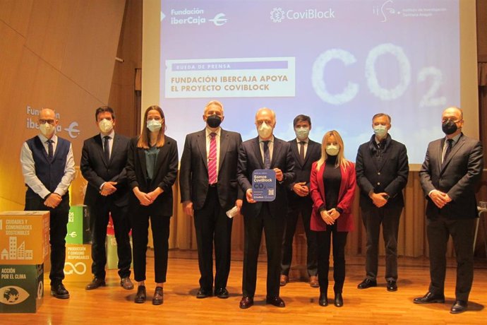 Presentación del sello 'Somos CoviBlock CO2' en el centro Ibercaja Actur de Zaragoza, que acredita la buena calidad del aire para evitar el contagio del coronavirus SARS-CoV-2 por aerosoles.