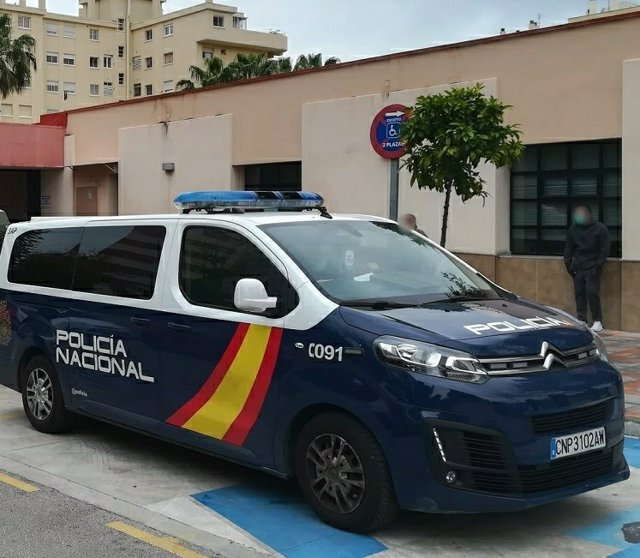 Archivo - Vehículo Policía Nacional en Fuengirola