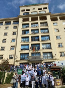 Archivo - Profesionales se concentran en la puerta del Hospital Regional de Málaga tras la agresión a una doctora del servicio de Urgencias de este centro sanitario