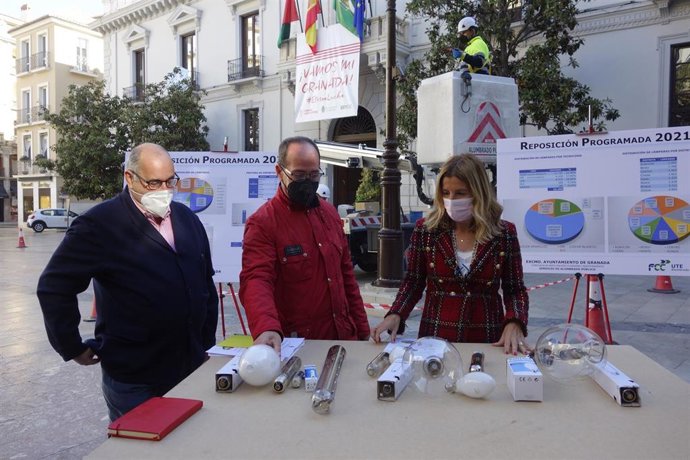 Presentación de la intervención para reponer lámparas con luz libre de mercurio