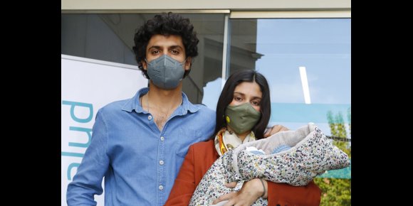 1. María de Jaime y Tomás Páramo, ahora sí, se llevan a su hija Catalina a casa