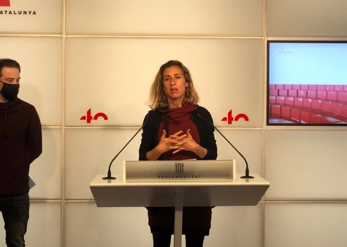 La diputada de la CUP en el Parlament Laia Estrada en rueda de prensa el 12 de abril de 2021.