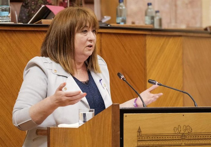 Archivo - La parlamentaria del PSOE-A Soledad Pérez, en el Pleno del Parlamento en una foto de archivo.