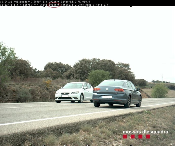 Imagen del vehículo que circulaba a 181 kilómetros en la carretera L-310.