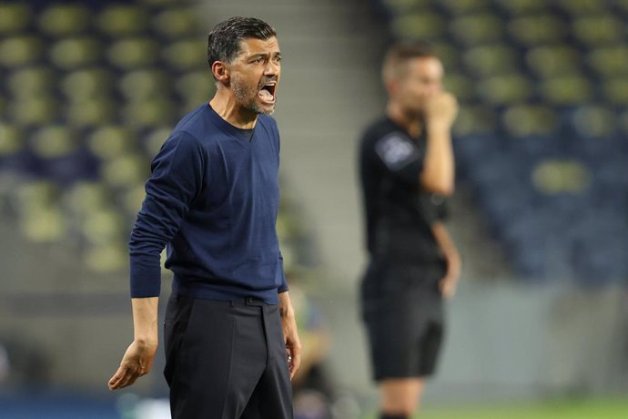 Archivo - 15 July 2020, Portugal, Porto: Porto manager Sergio Conceicao reacts on the sidelines during at the Portuguese Premier League soccer match between FC Porto and Sporting CP at the  Dragon Stadium. Photo: -/Atlantico Press via ZUMA Wire/dpa