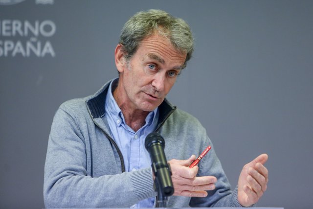 El director del Centro de Alertas y Emergencias Sanitarias (CCAES), Fernando Simón durante una rueda de prensa.