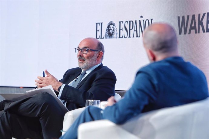 El presidente ejecutivo de Indra, Fernando Abril-Martorell, durante una ponencia en el evento 'Wake Up Spain' organizado por El Español y Llyc este lunes 12 de abril.