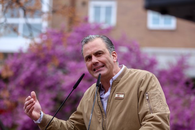 El portavoz de Vox en el Ayuntamiento de Madrid y secretario general de la formación, Javier Ortega Smith, participa en un acto preelectoral en el distrito de Tetuán, a 12 de abril de 2021. 