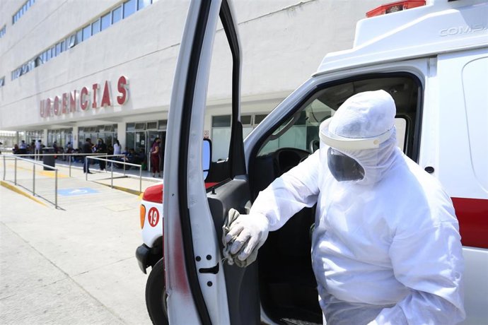 Archivo - Una ambulancia en México