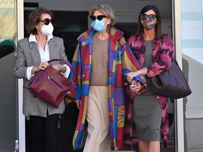 Mila Ximénez acudió al hospital con su hija Alba Santana y su hermana Concha