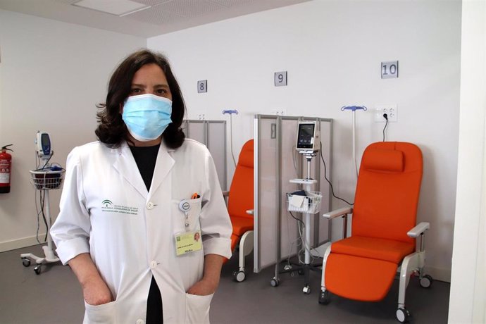 Amparo Conde, facultativa responsable de la Unidad de Desensibilización del Hospital Virgen Macarena