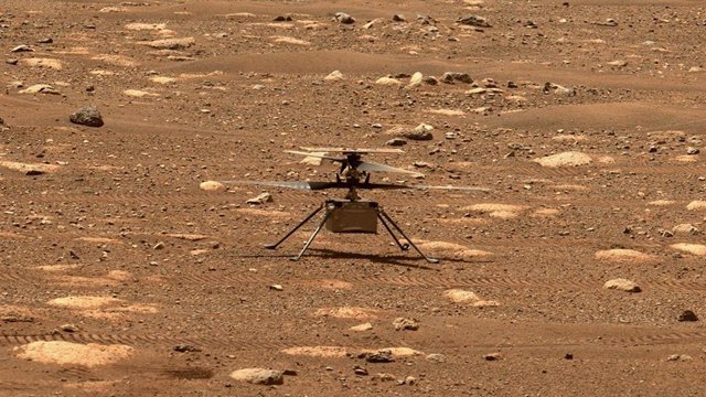 El helicóptero Ingenuity de la NASA desbloqueó las palas del rotor, lo que les permitió girar libremente, el 7 de abril de 2021.