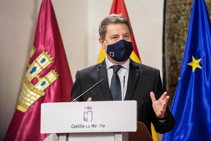 El presidente de Castilla-La Mancha, Emiliano García-Page, preside la firma de un convenio de colaboración con la Fundación CEOE