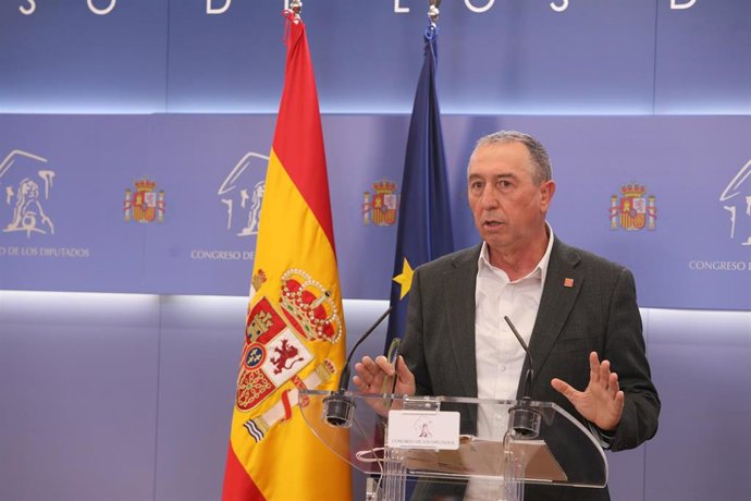 El diputado de Compromís en el Congreso, Joan Baldoví, interviene en una rueda de prensa posterior a una Junta de Portavoces en el Congreso 