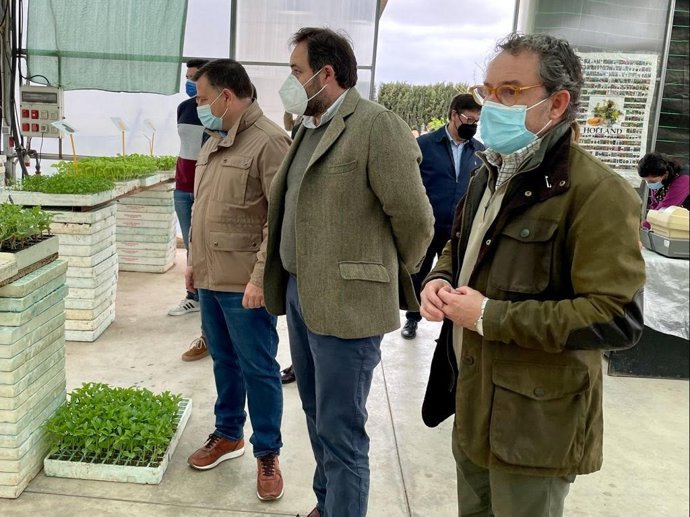 El presidente del PP de C-LM, Paco Núñez, visita la localidad de Mahora (Albacete)
