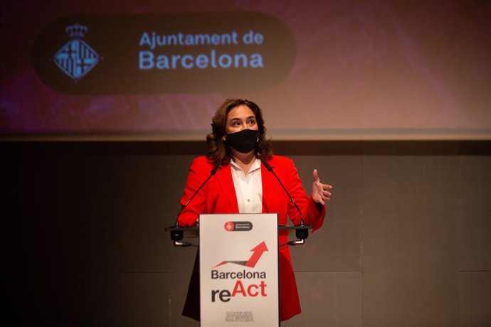 L'alcaldessa de Barcelona, Ada Colau, inaugura les jornades 'Barcelona reACT'.