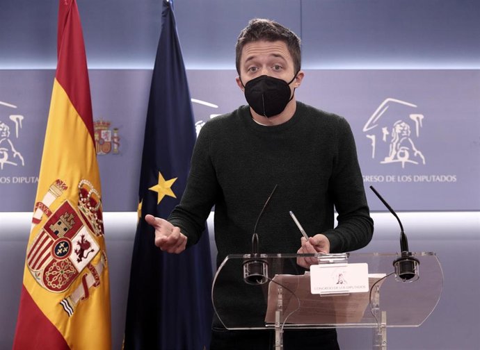 El líder de Más País, Íñigo Errejón, interviene durante una rueda de prensa anterior a una Junta de Portavoces convocada en el Congreso de los Diputados, en Madrid, (España), a 23 de marzo de 2021.
