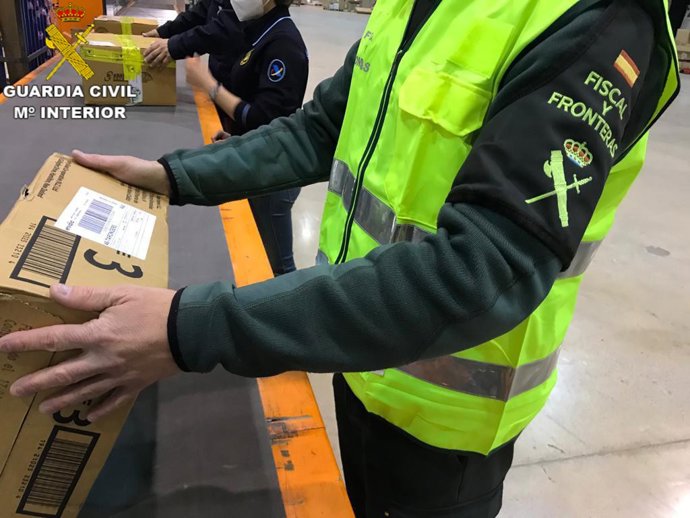 Guardia Civil y Agencia Tributaria intervienen más de 4 toneladas de labores de tabaco en la provincia de Valncia