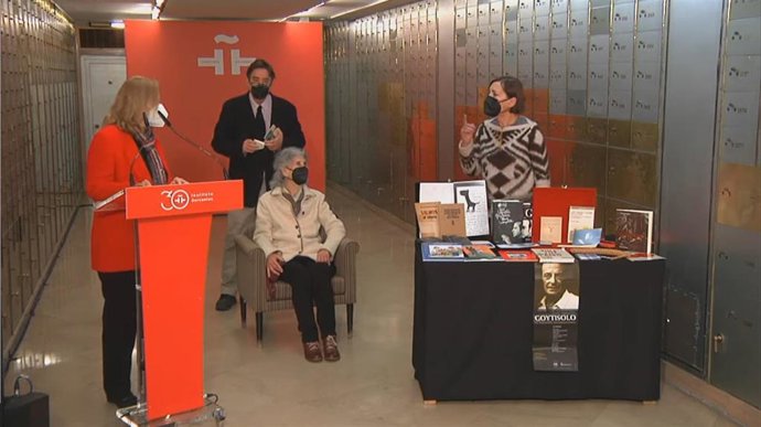 Instituto Cervantes recibe un legado de Goytisolo, poeta del grupo catalán de los 50 y "puente entre lenguas y culturas"