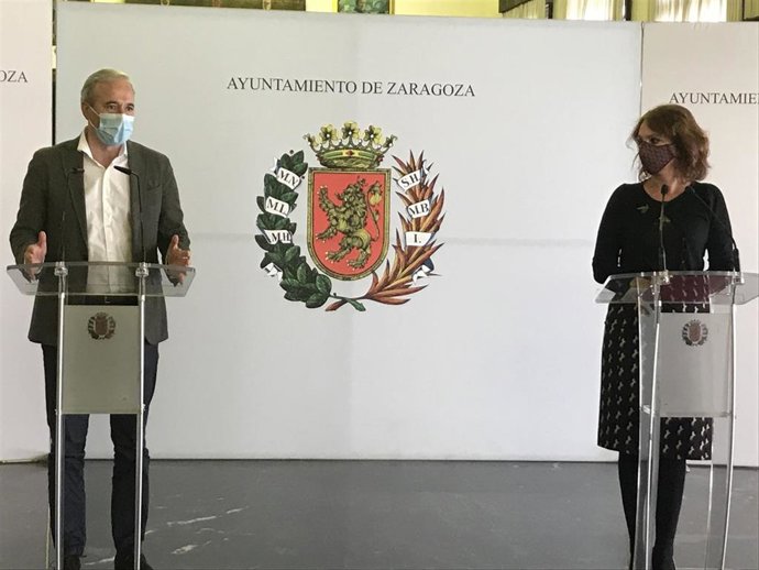 El alcalde de Zaragoza, Jorge Azcón y la consejera municipal de Economía, Innovación y Empleo, Carmen Herrarte
