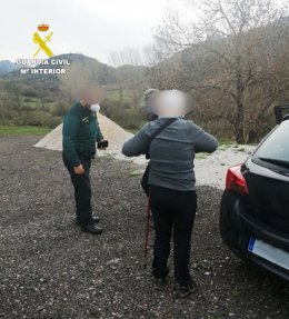 Rescate de la Guardia Civil a dos senderistas en Carande (León)