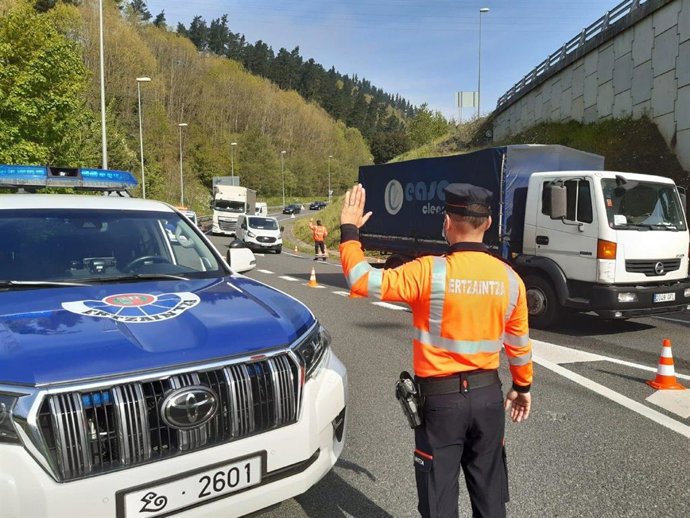 Fallece un motorista en Sondika (Bizkaia)