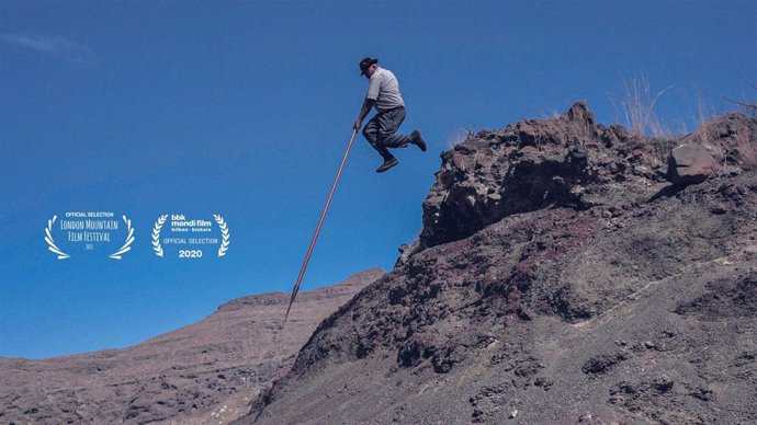 Imagen promocional del documental canario sobre el salto del pastor 'Jurria: Guardianes del garrote'